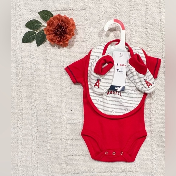 ANGELS Baseball Newborn Outfit Booties & Bib Babyshower Gift - Picture 1 of 1